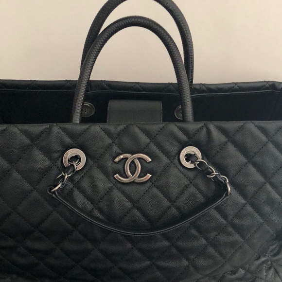 CHANEL Caviar Tote with Exotic Handles - Picture 4 of 16